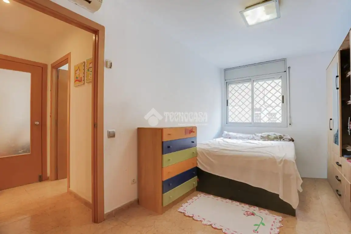 Dormitori de Pis en venda en Terrassa amb Aire condicionat i Calefacció