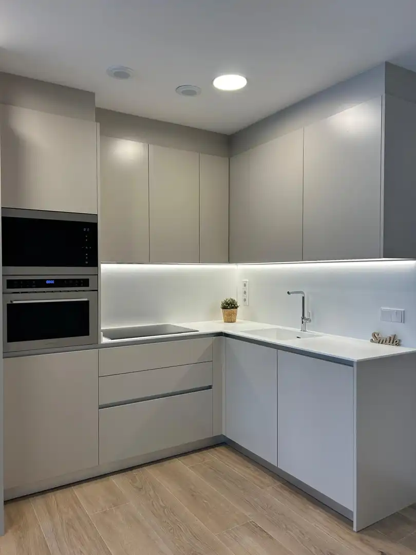 Küche von Wohnung zur Miete in  Pamplona / Iruña mit Klimaanlage, Heizung und Terrasse