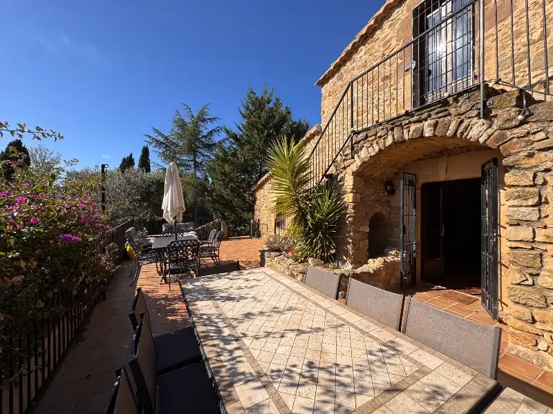 Terraza de Finca rústica en venta en Ullastret con Aire acondicionado, Calefacción y Jardín privado