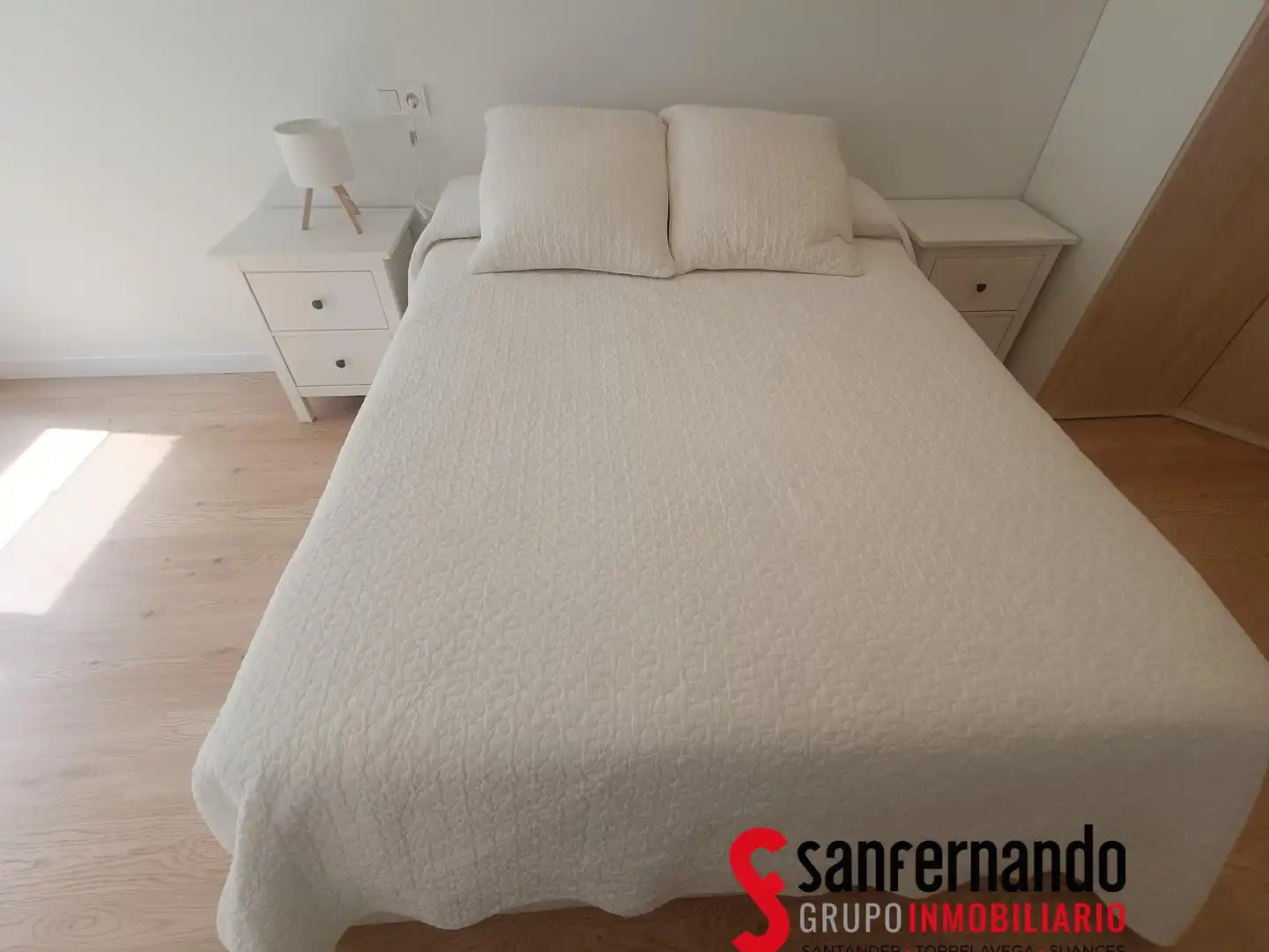 Schlafzimmer von Wohnung zur Miete in Santander mit Heizung, Möbliert und Balkon