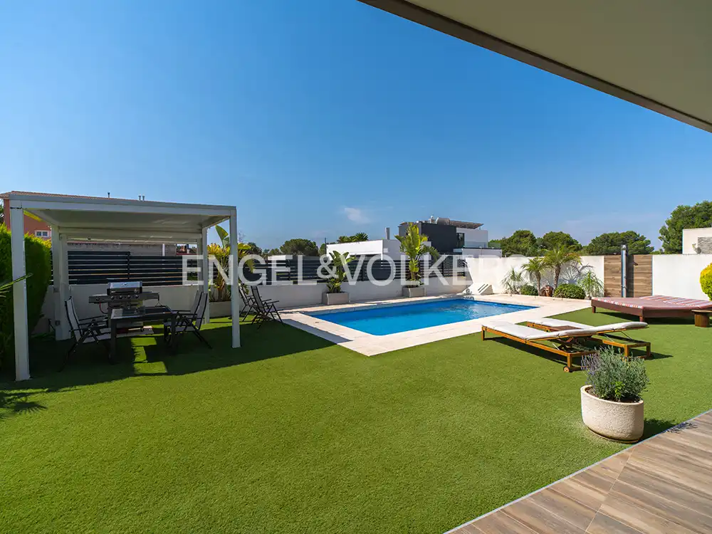 Piscina de Casa o chalet en venta en Santa Pola con Aire acondicionado, Calefacción y Jardín privado