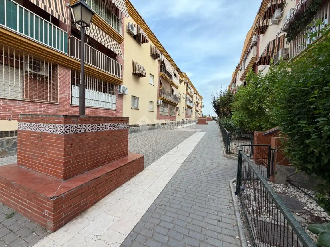 Exterior view of Flat for sale in Armilla  with Air Conditioner and Balcony