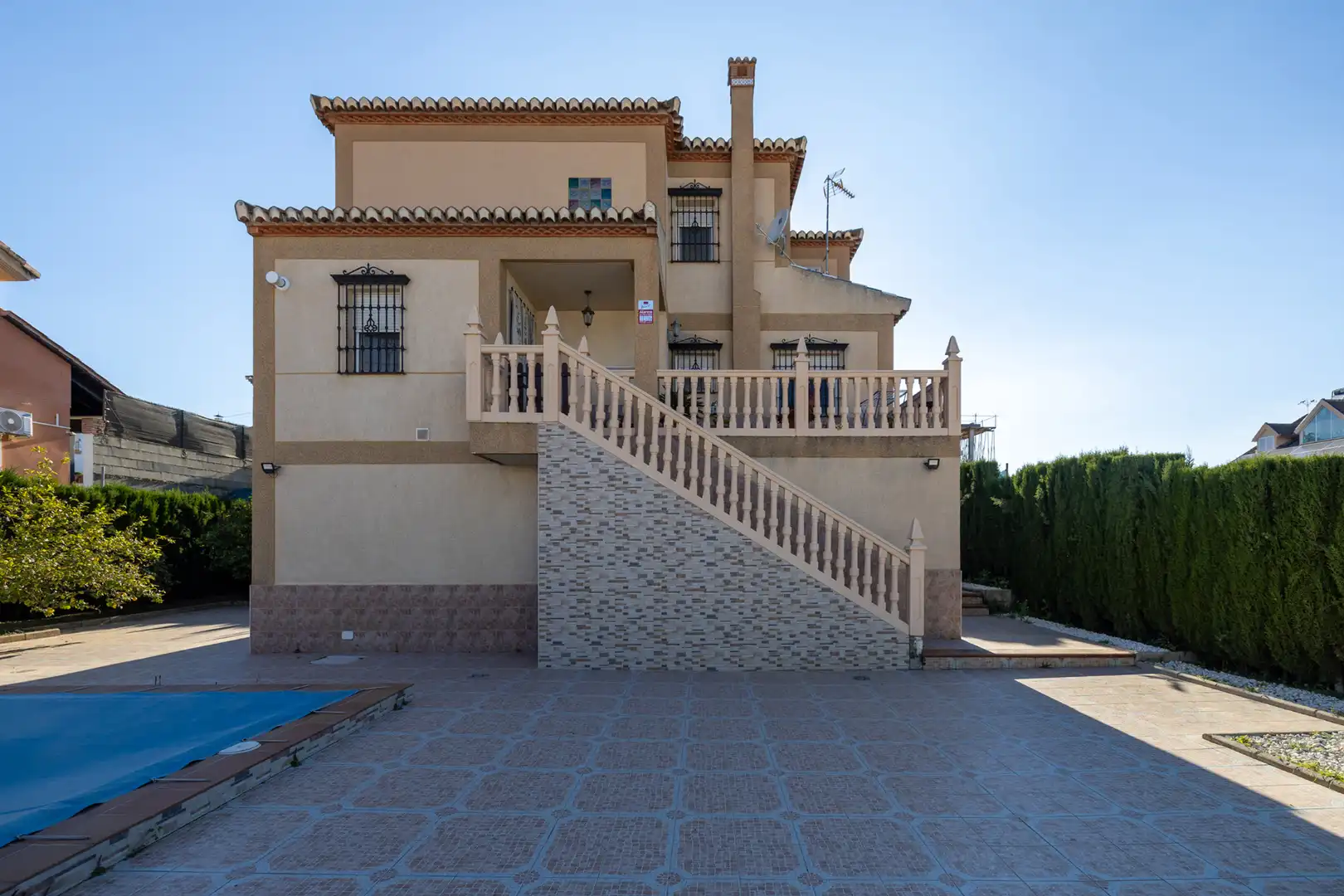 Vista exterior de Casa o xalet en venda en Cúllar Vega amb Aire condicionat, Calefacció i Terrassa