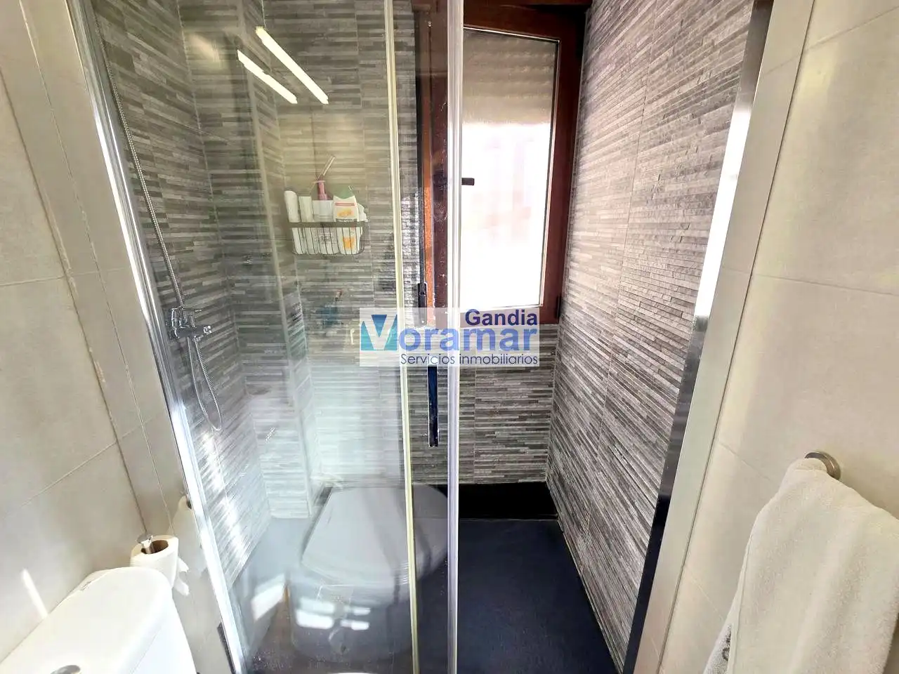 Baño de Apartamento de alquiler en Gandia con Aire acondicionado, Terraza y Amueblado
