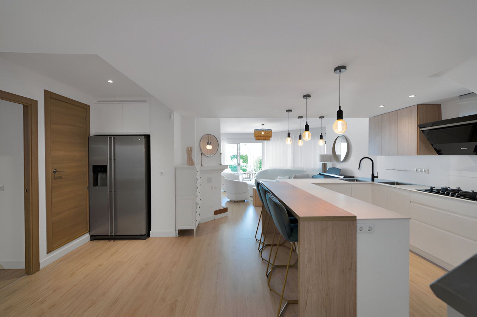 Cuina de Casa adosada en venda en Marbella amb Jardí privat, Piscina i Piscina comunitària