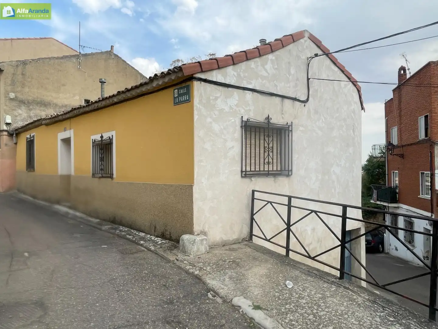Exterior view of Houses for sale in Roa  with Heating, Storage room and Furnished