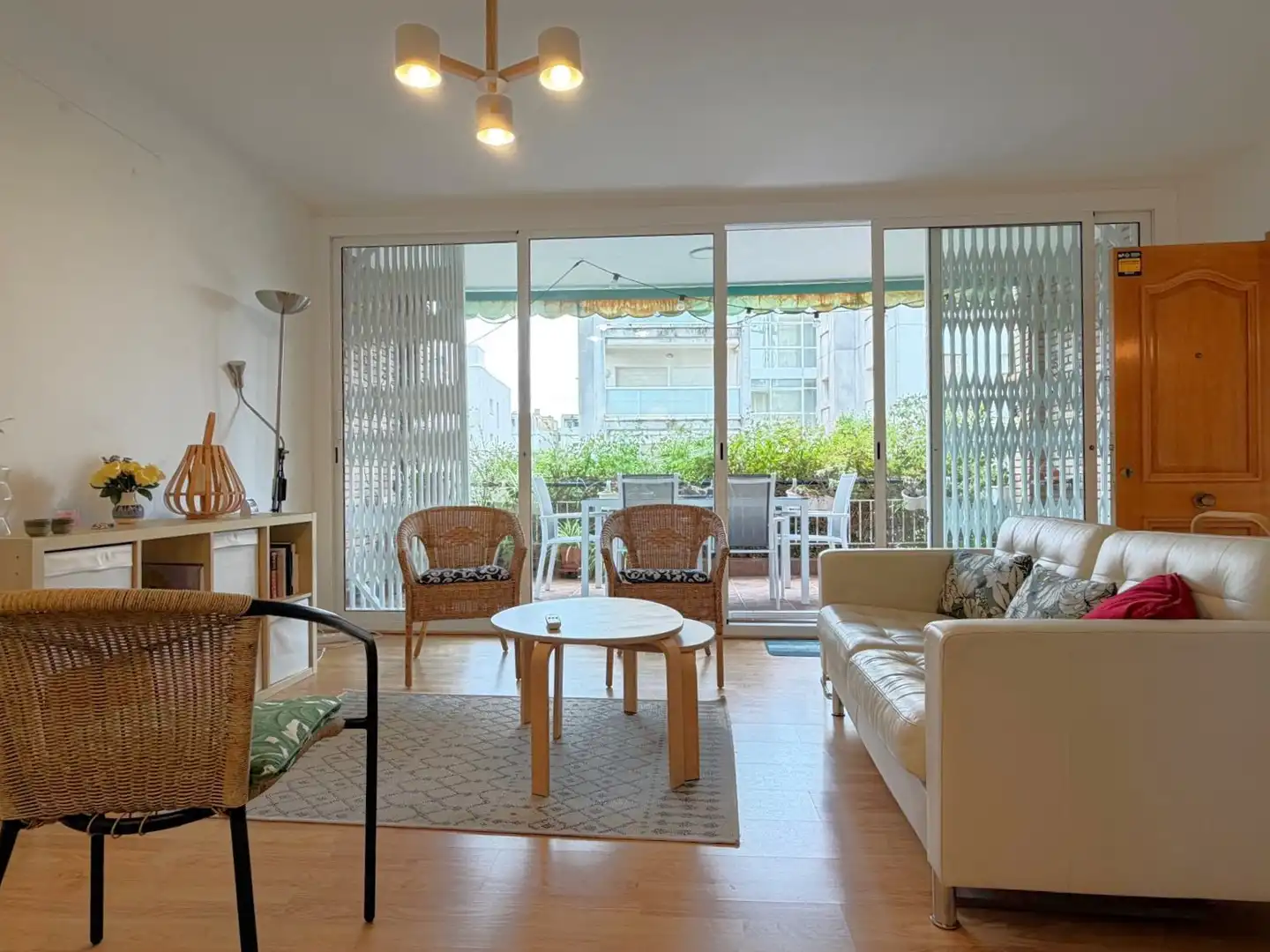 Sala d'estar de Planta baixa en venda en Cubelles amb Aire condicionat, Calefacció i Jardí privat
