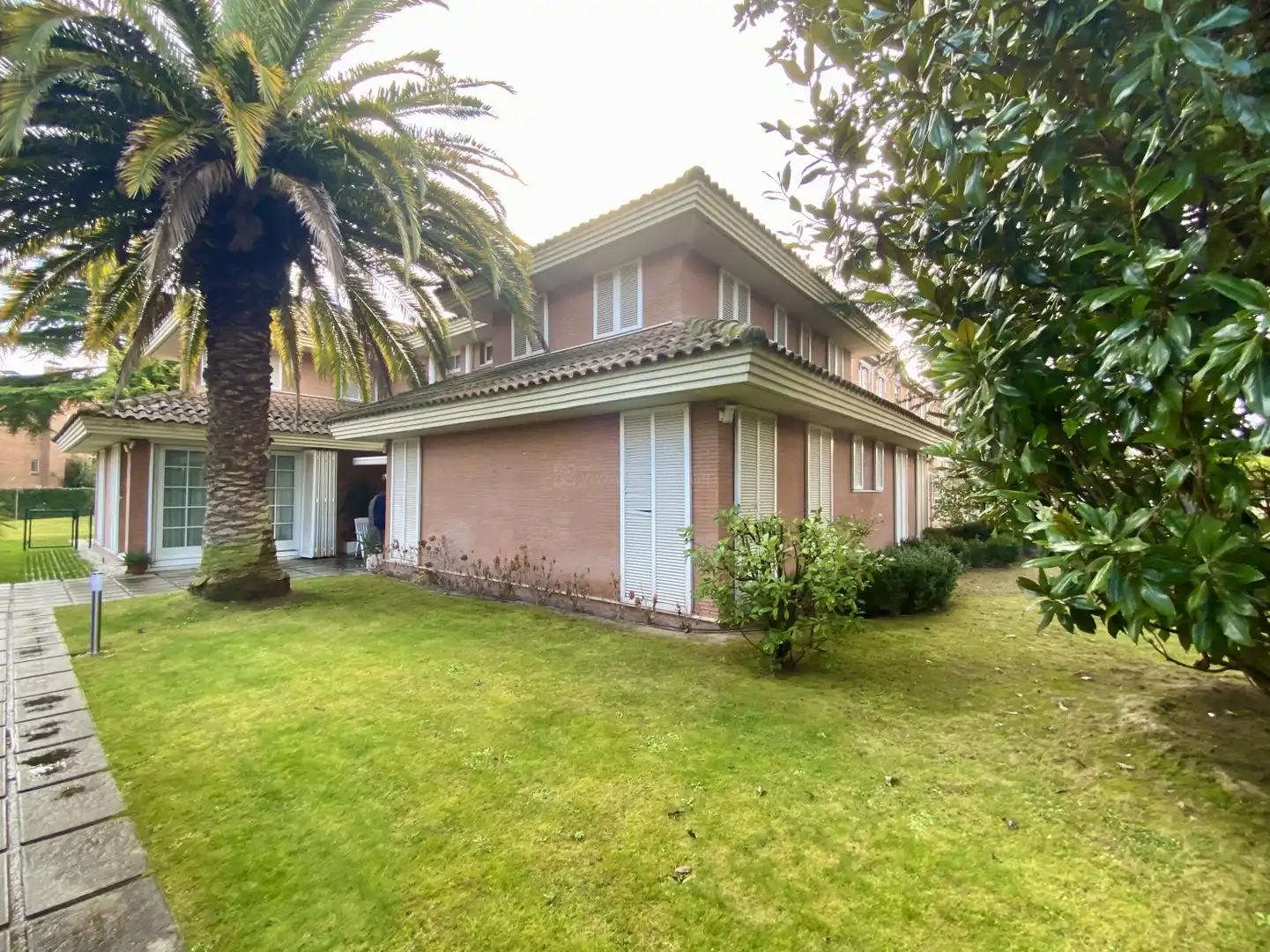 Vista exterior de Casa o xalet en venda en  Logroño amb Calefacció, Jardí privat i Terrassa