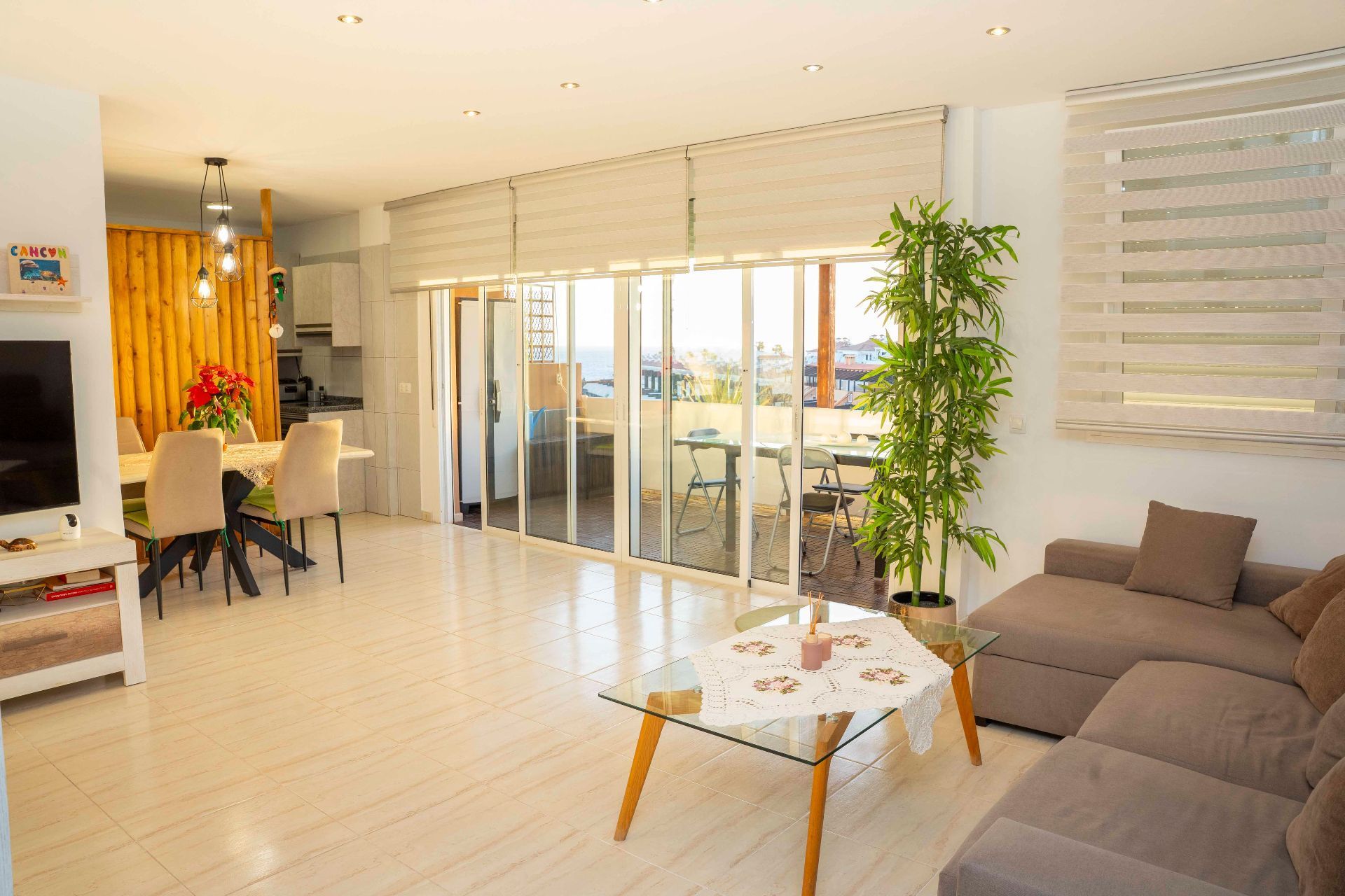 Living room of Flat for sale in San Miguel de Abona  with Terrace, Furnished and Community pool