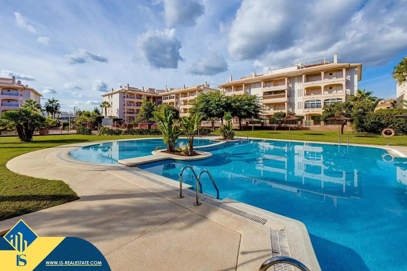 Flat with pool for sale in Orihuela Costa