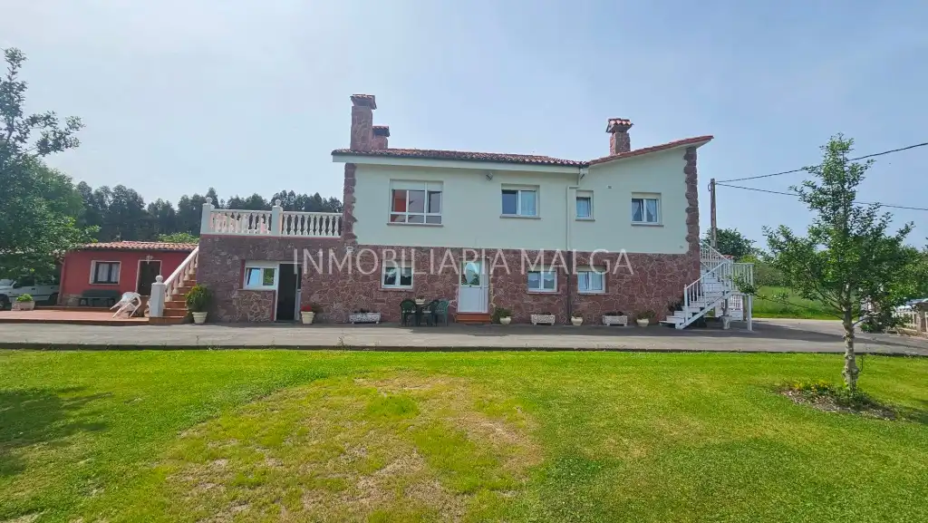 Vista exterior de Casa o chalet en venta en Colunga con Calefacción, Jardín privado y Parquet