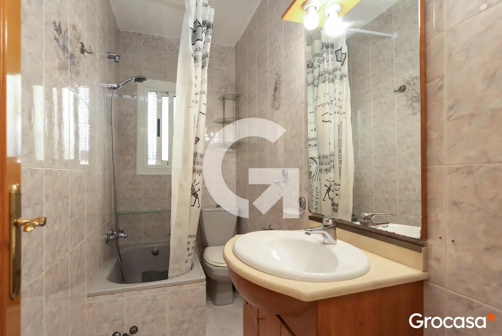 Baño de Piso en venta en Rubí con Horno