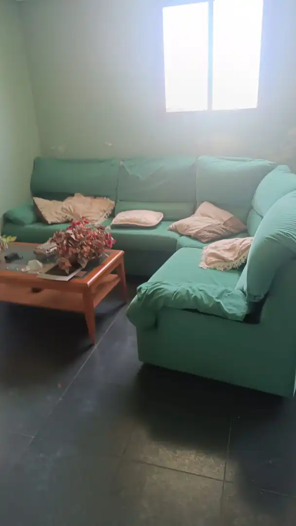 Sala d'estar de Casa o xalet en venda en  Logroño amb Calefacció i Traster