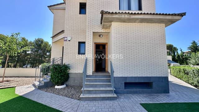 Casa adosada en Venta en Carrer de la Magnòlia en Pino Alto