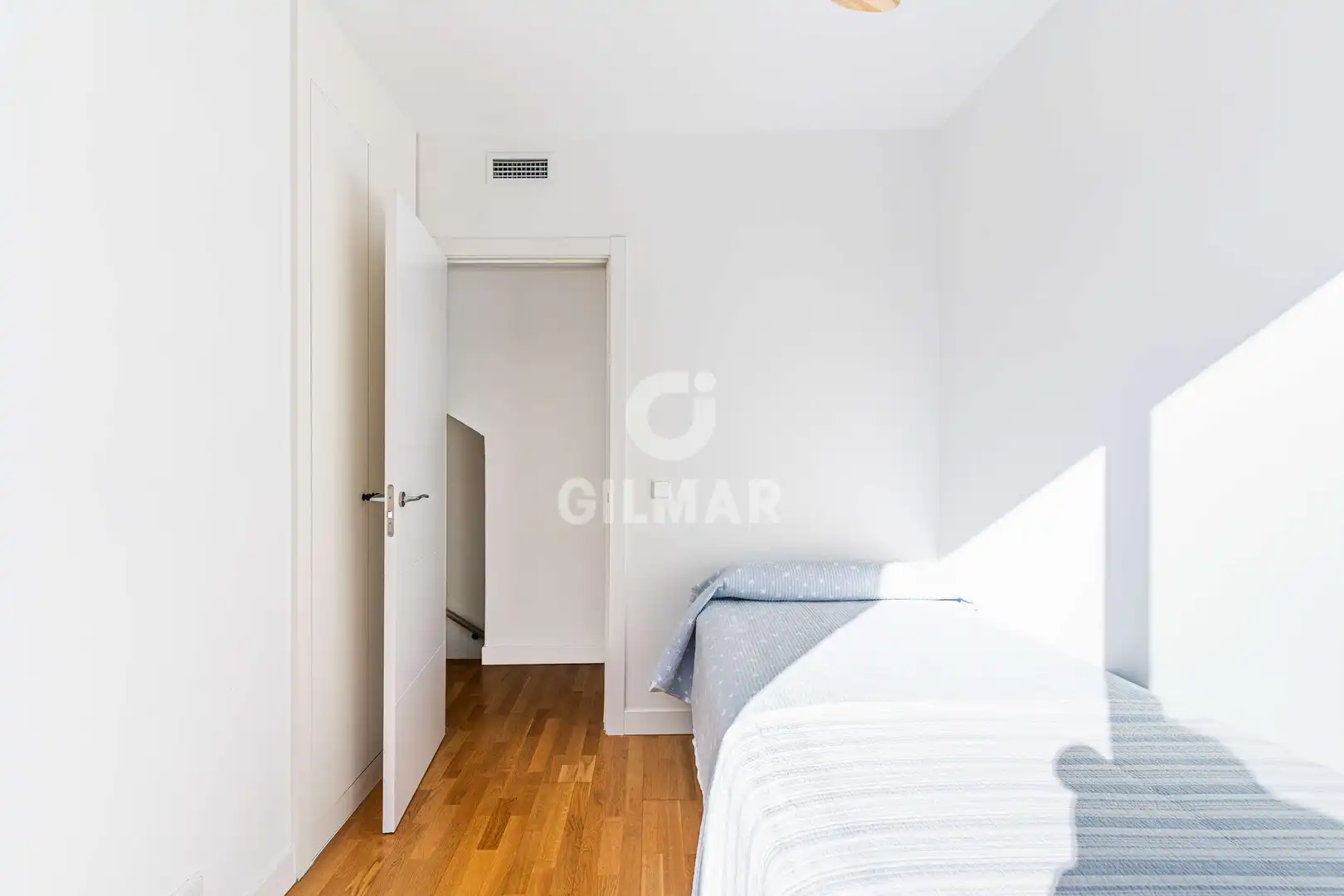 Schlafzimmer von Einfamilien-Reihenhaus zum Verkauf in Leganés mit Heizung, Privatgarten und Schwimmbad