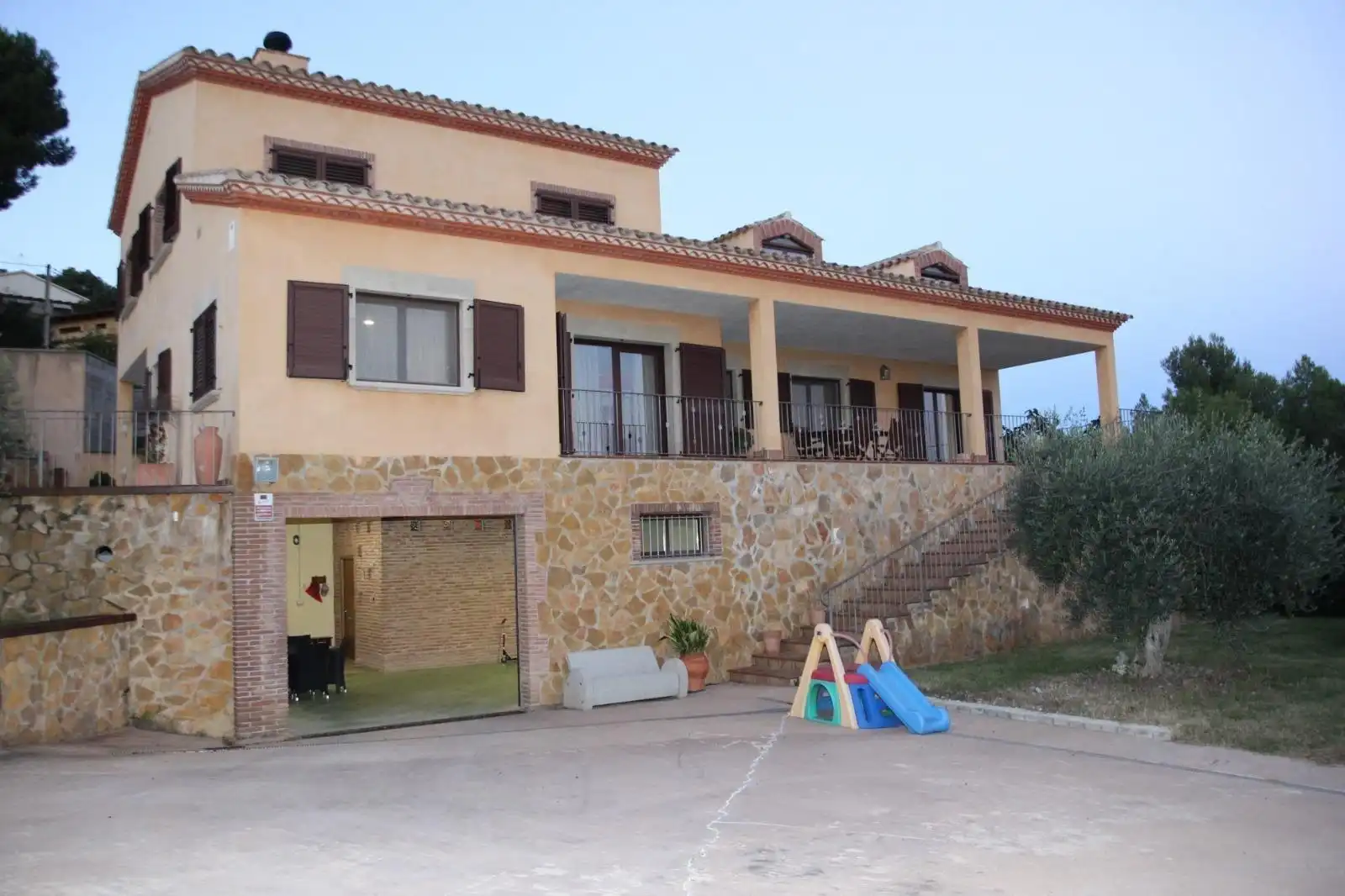Vista exterior de Casa o xalet en venda en Alcover amb Piscina comunitària
