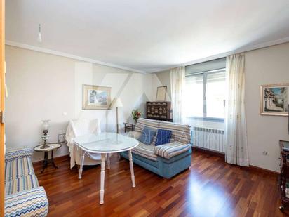 Living room of Flat for sale in  Granada Capital  with Air Conditioner