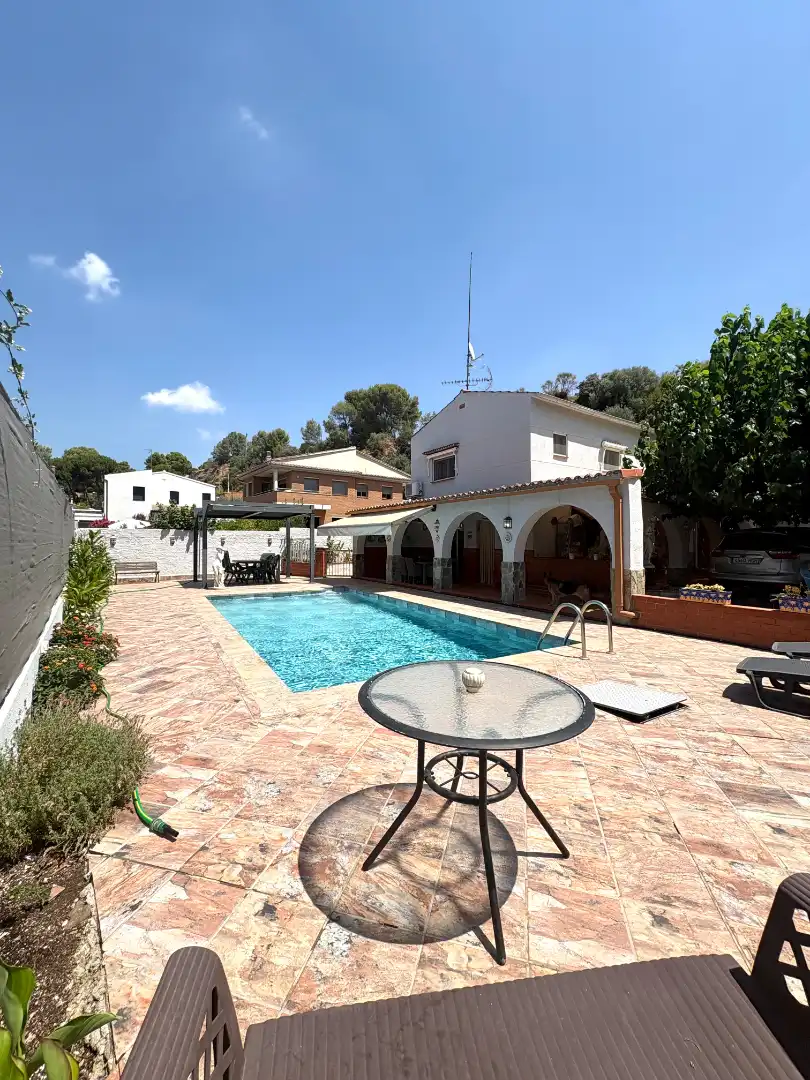 Haus mit Pool zum Verkauf in Viladecavalls