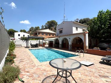 Casa amb piscina en venda a Viladecavalls