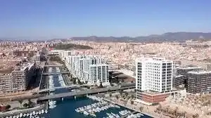 Wohnung zum Verkauf in Badalona mit Klimaanlage, Privatgarten und Parkett