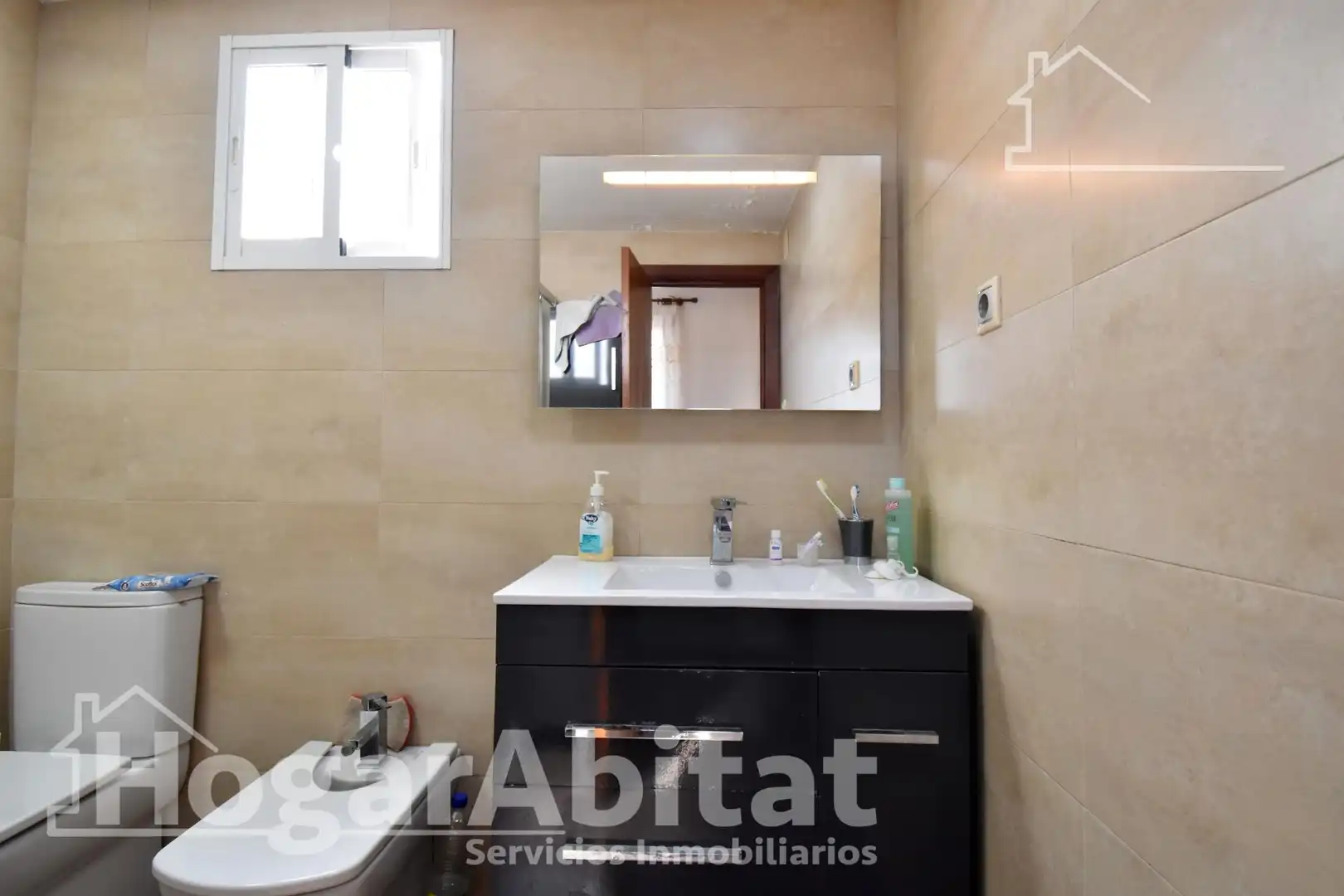 Badezimmer von Dachboden zum Verkauf in Oliva mit Terrasse und Möbliert