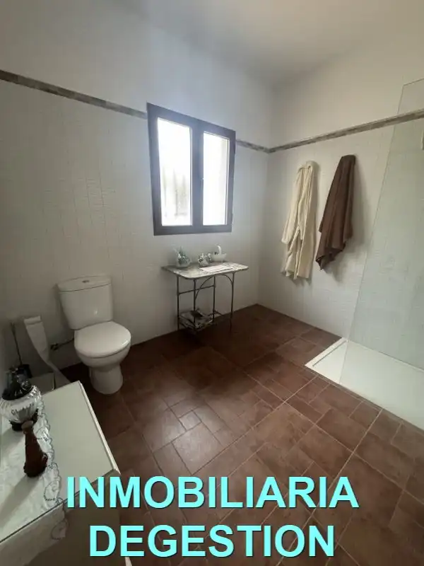 Baño de Casa adosada en venta en Guarromán con Aire acondicionado, Calefacción y Jardín privado