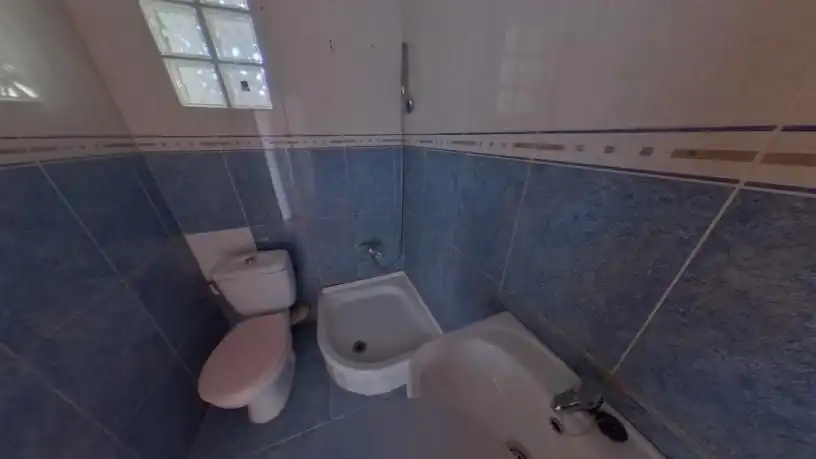 Bathroom of Flat for sale in Cornellà de Llobregat