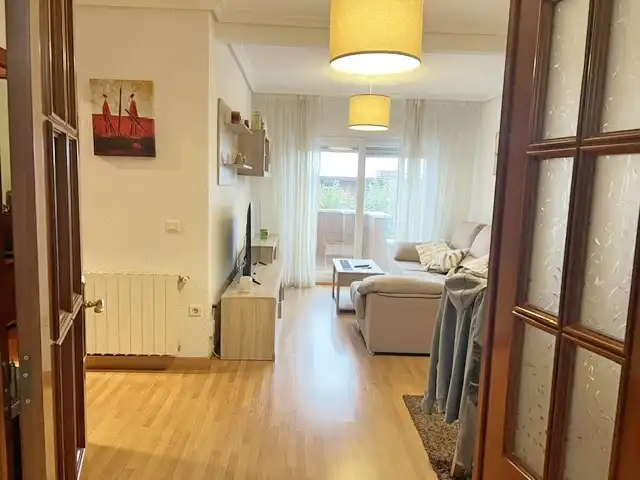 Sala d'estar de Pis en venda en Alisal - San Román