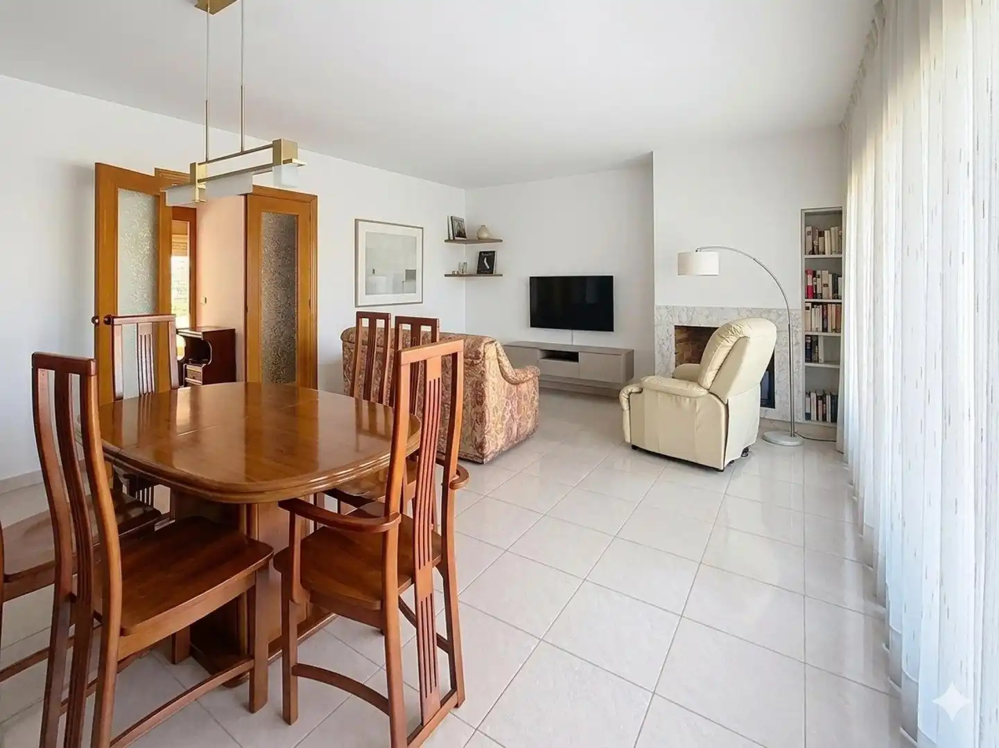Comedor de Casa adosada en venta en Vilanova i la Geltrú con Terraza y Balcón