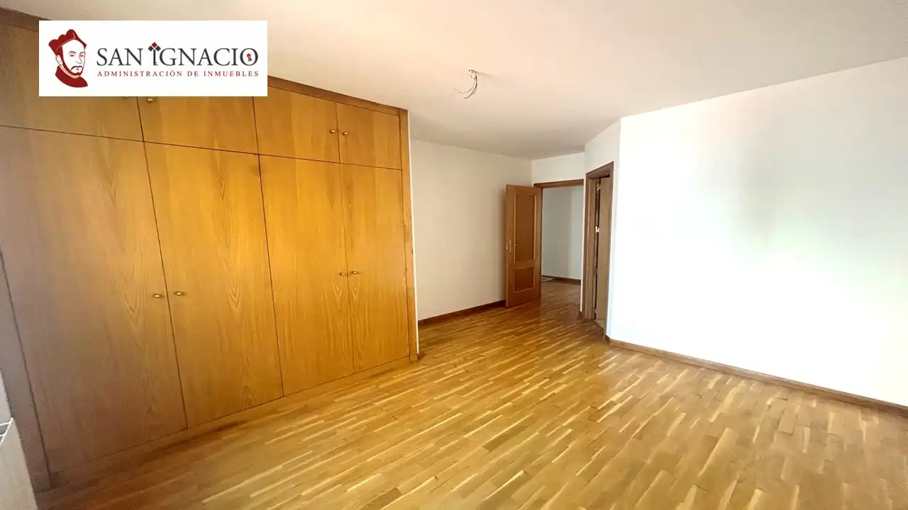 Habitación de Piso en venta en Villarcayo de Merindad de Castilla la Vieja con Aire acondicionado, Calefacción y Trastero