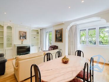 Flat with lift for sale in Eixample