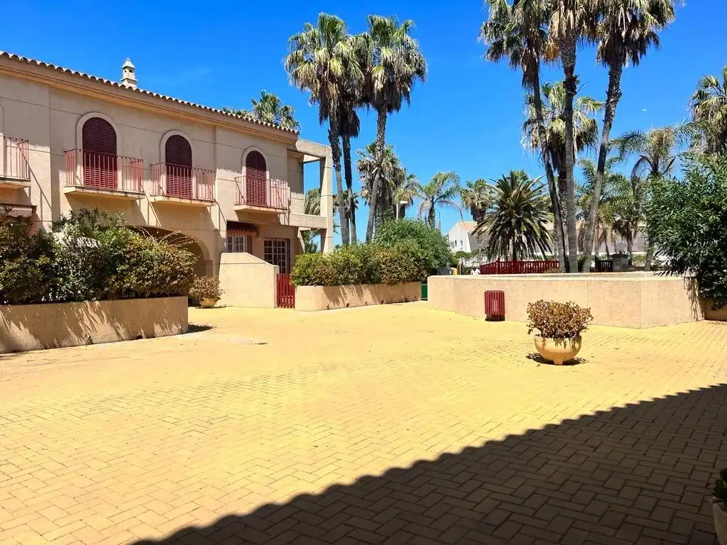 Vista exterior de Apartamento de alquiler en Rota con Jardín privado, Terraza y Amueblado