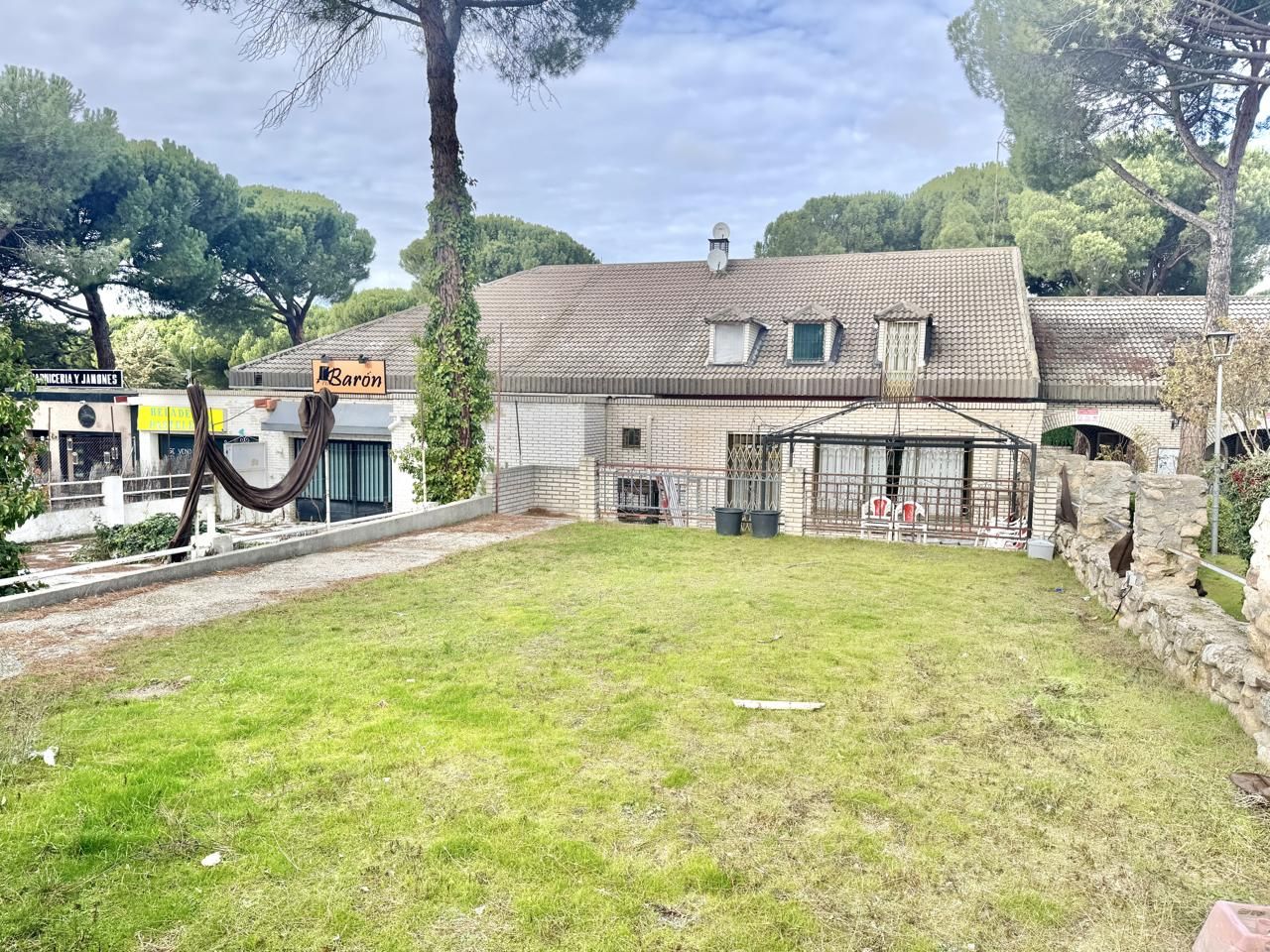 Garden of Premises for sale in Maello  with Air Conditioner