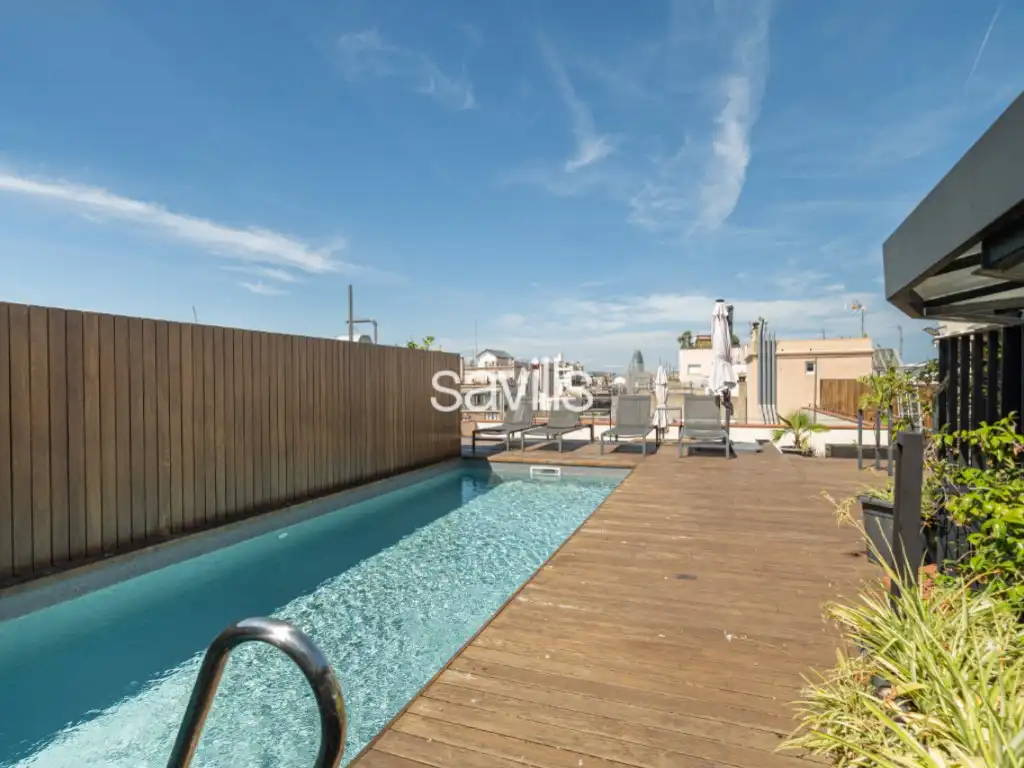 Piscina de Apartament en venda en Barcelona amb Piscina, Moblat i Balcó