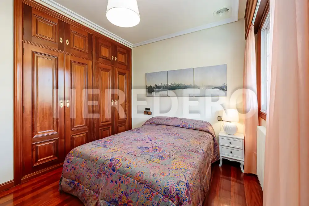 Habitación de Casa o chalet en venta en Vigo  con Calefacción, Jardín privado y Terraza