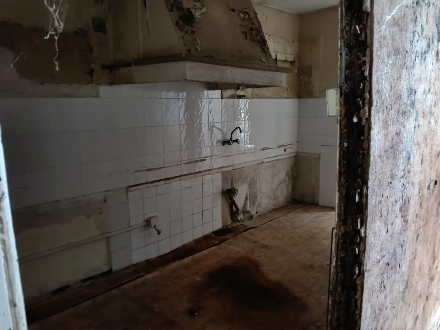 Cuina de Casa adosada en venda en Betanzos amb Traster i Balcó