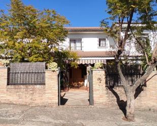 Vista exterior de Casa o xalet en venda en  Córdoba Capital amb Jardí privat, Terrassa i Piscina