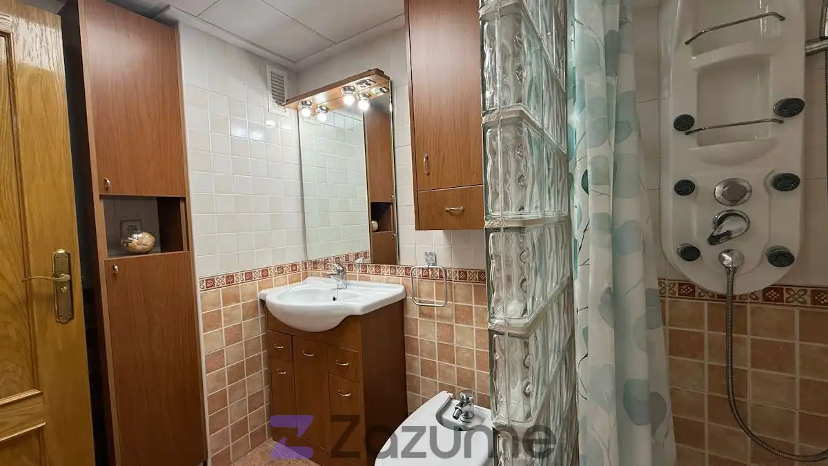 Baño de Piso de alquiler en Murcia con Aire acondicionado, Calefacción y Amueblado
