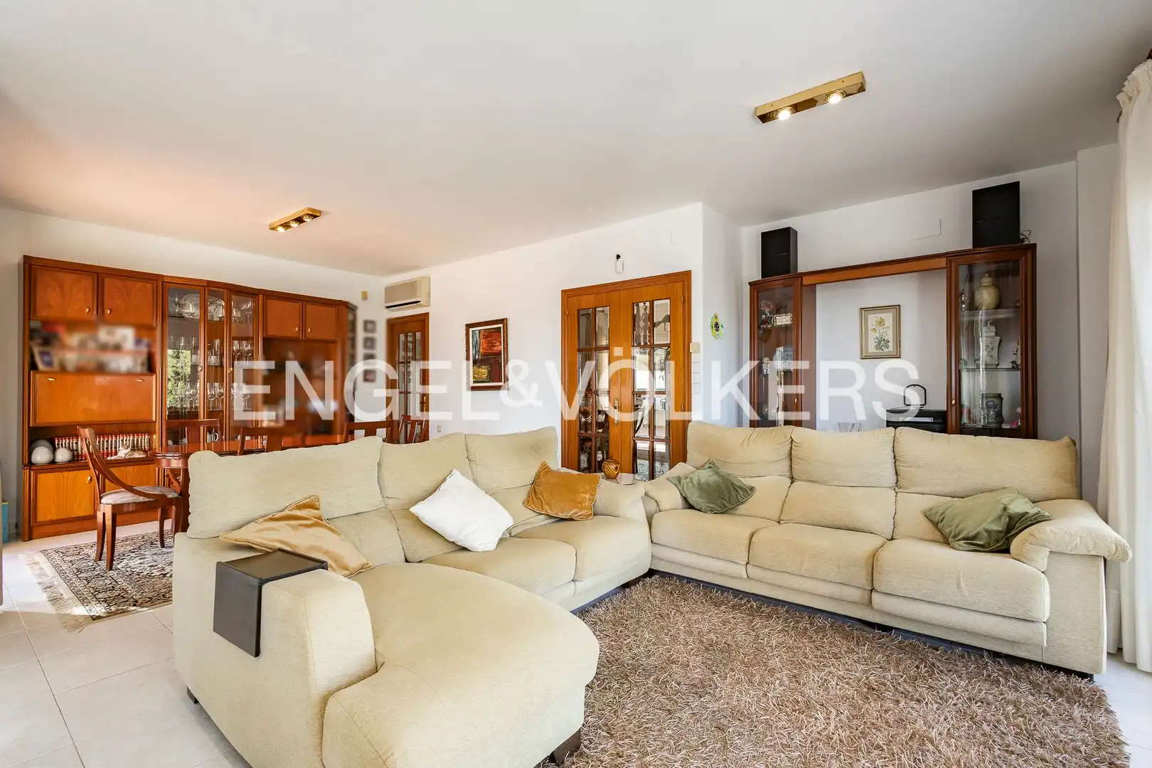 Sala d'estar de Casa o xalet en venda en Castelldefels amb Aire condicionat, Calefacció i Jardí privat
