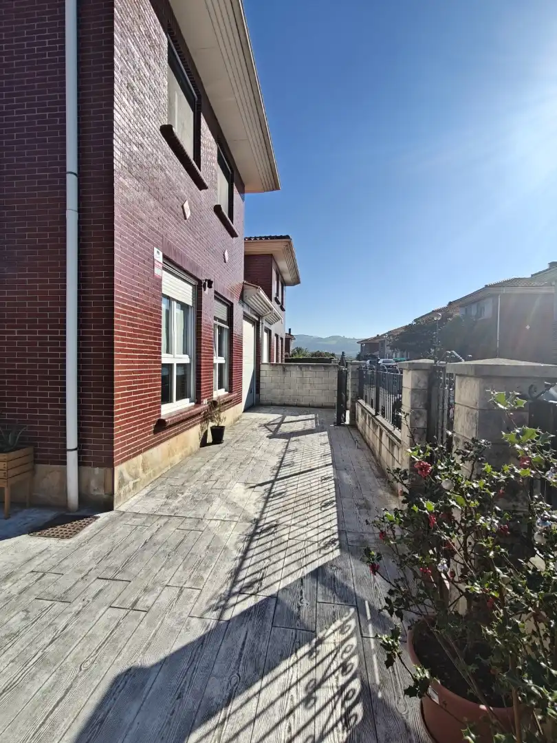 Exterior view of Houses for sale in Hazas de Cesto  with Terrace and Balcony
