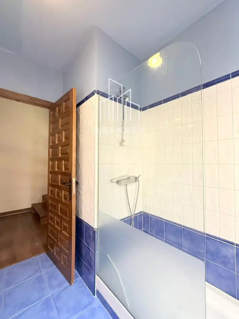 Bany de Casa o xalet de lloguer en San Esteban de la Sierra amb Aire condicionat, Calefacció i Terrassa