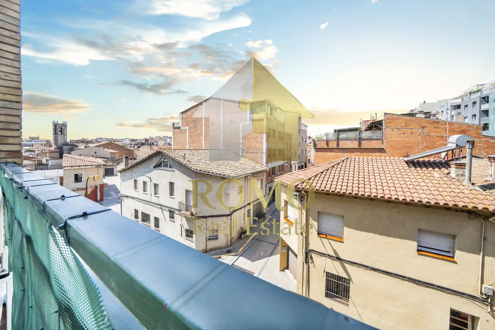 Vista exterior de Piso en venta en Santa Perpètua de Mogoda con Calefacción, Parquet y Balcón