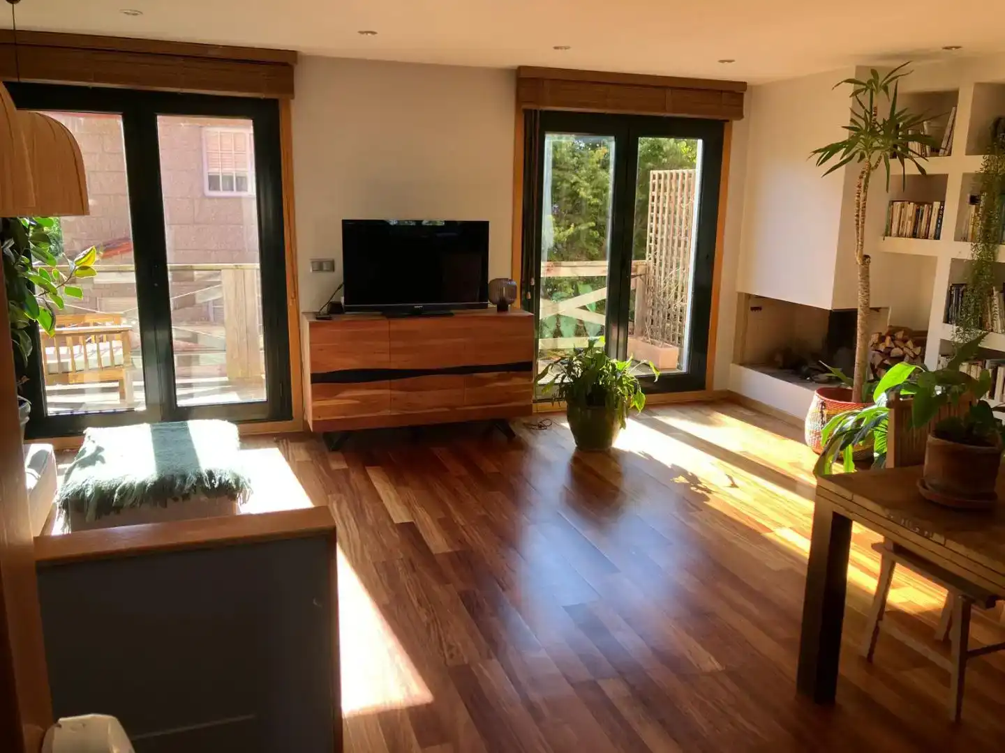 Sala d'estar de Pis de lloguer en Nigrán amb Jardí privat, Parquet i Moblat