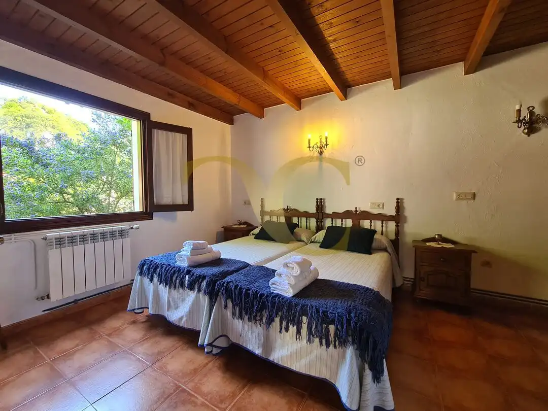 Dormitori de Casa o xalet en venda en Peñamellera Alta amb Calefacció, Jardí privat i Terrassa