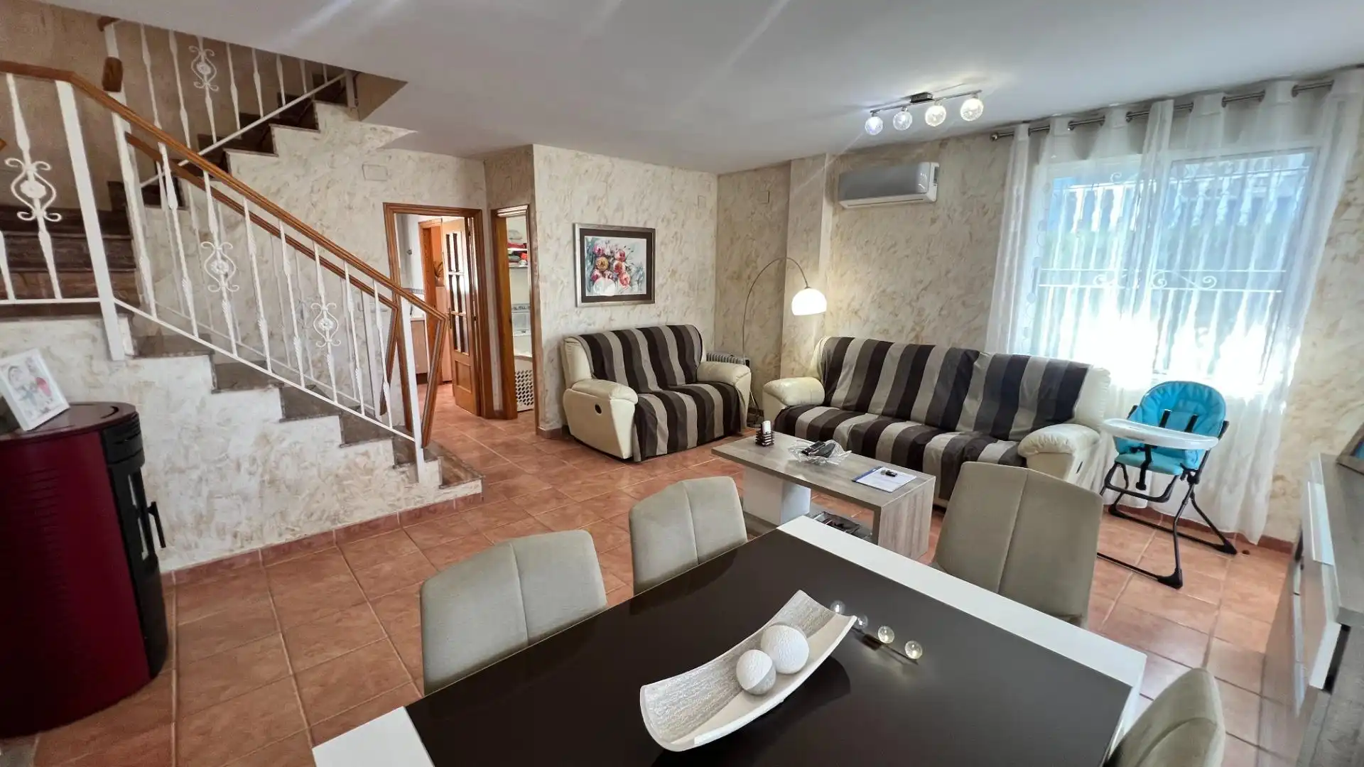 Sala d'estar de Casa o xalet en venda en Castellón de la Plana / Castelló de la Plana amb Aire condicionat, Jardí privat i Terrassa