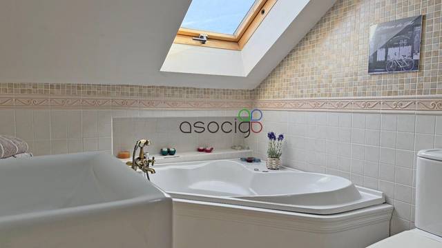 Casa adosada en Venta en Manuel Falla en Alovera