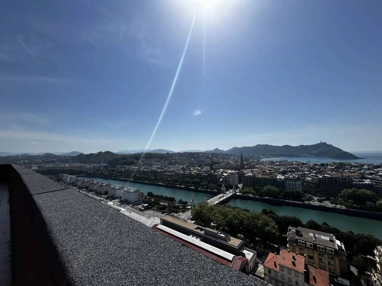 Vista exterior de Pis en venda en Donostia - San Sebastián  amb Calefacció, Traster i Alarma