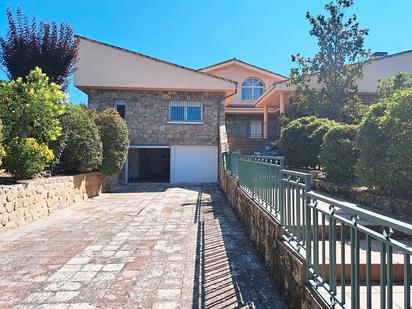 Vista exterior de Casa o xalet en venda en Torrelodones amb Terrassa