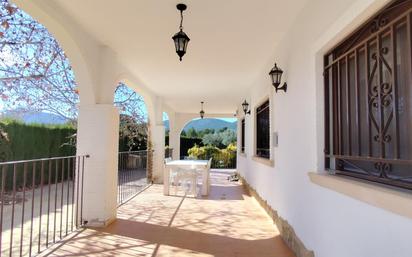 Vista exterior de Casa o xalet en venda en Onil amb Aire condicionat, Jardí privat i Terrassa