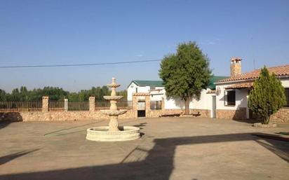 Garden of Industrial buildings for sale in Ossa de Montiel